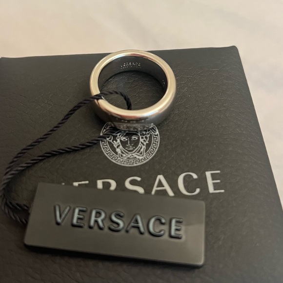 Authentic Versace Men’s ring size 8 - Picture 3 of 9